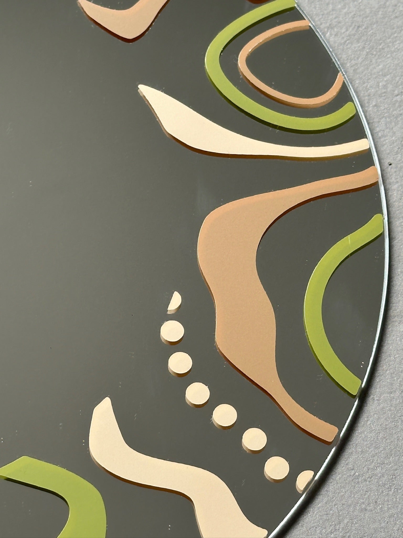 Crazy wave spiegel olive green sand