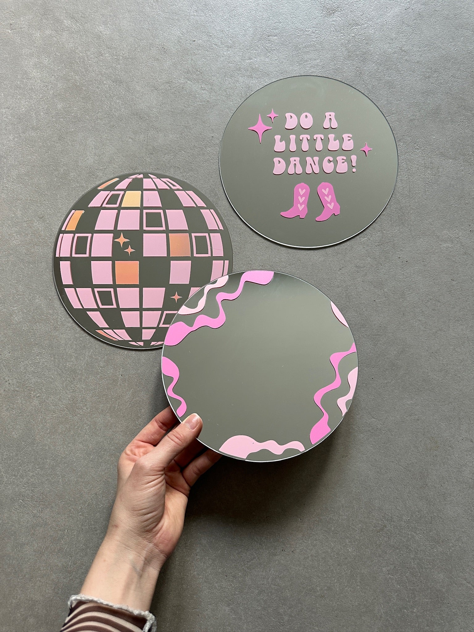 Mixed wave mirror pink