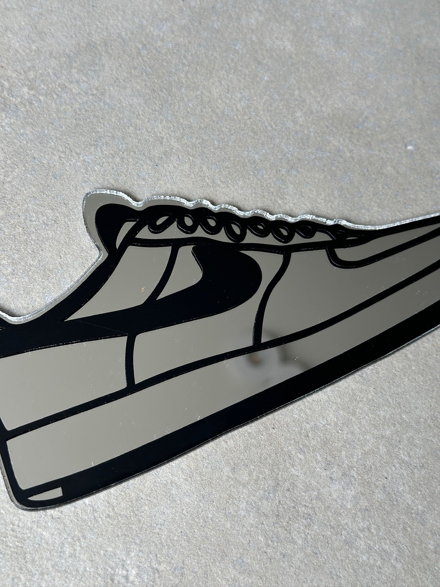 Sneaker mirror black