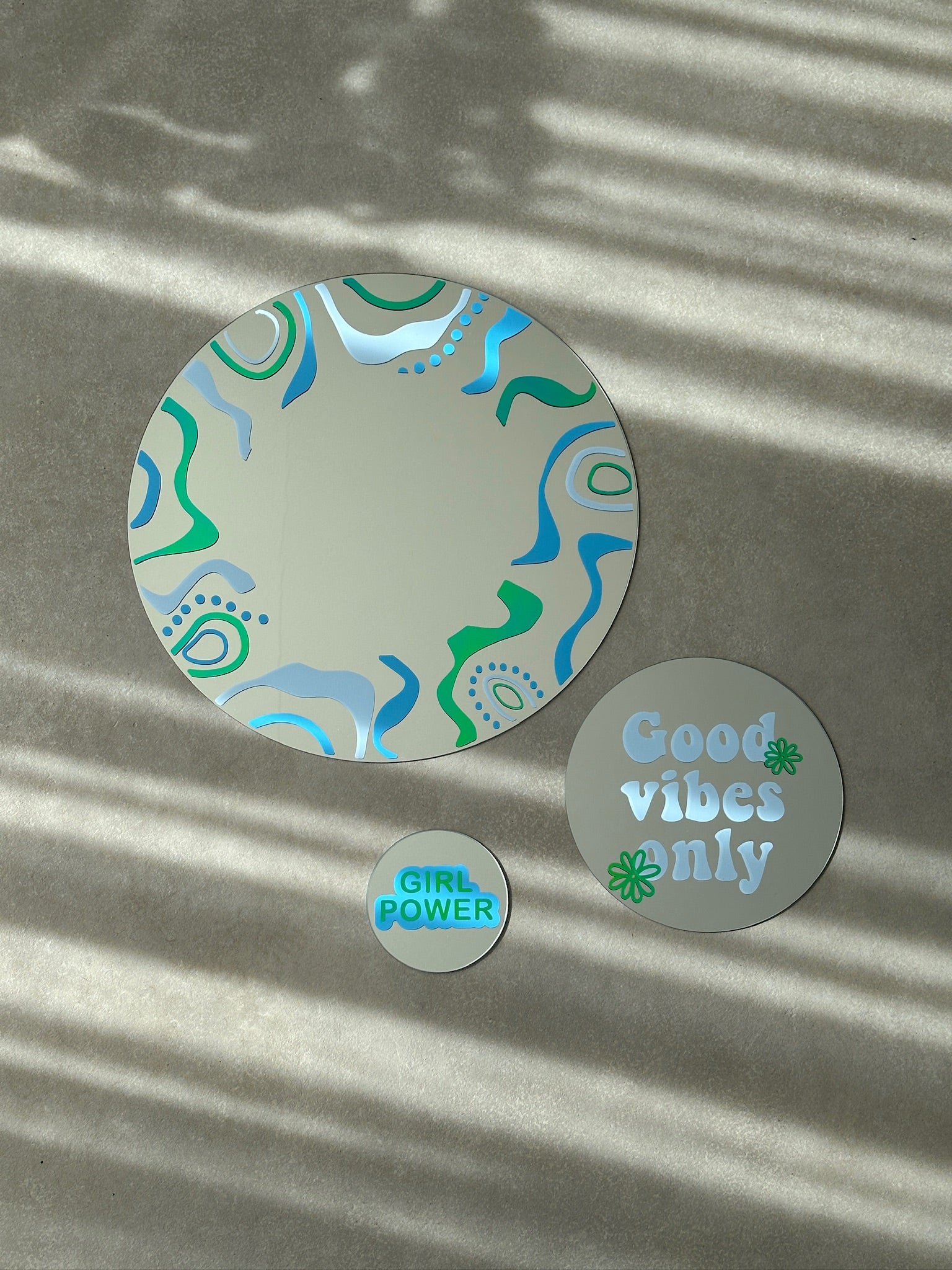 Crazy wave mirror blue holographic