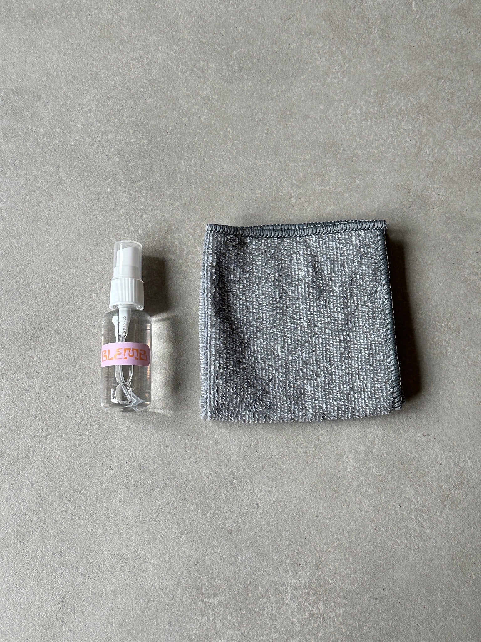 Cleaning set for mirrors