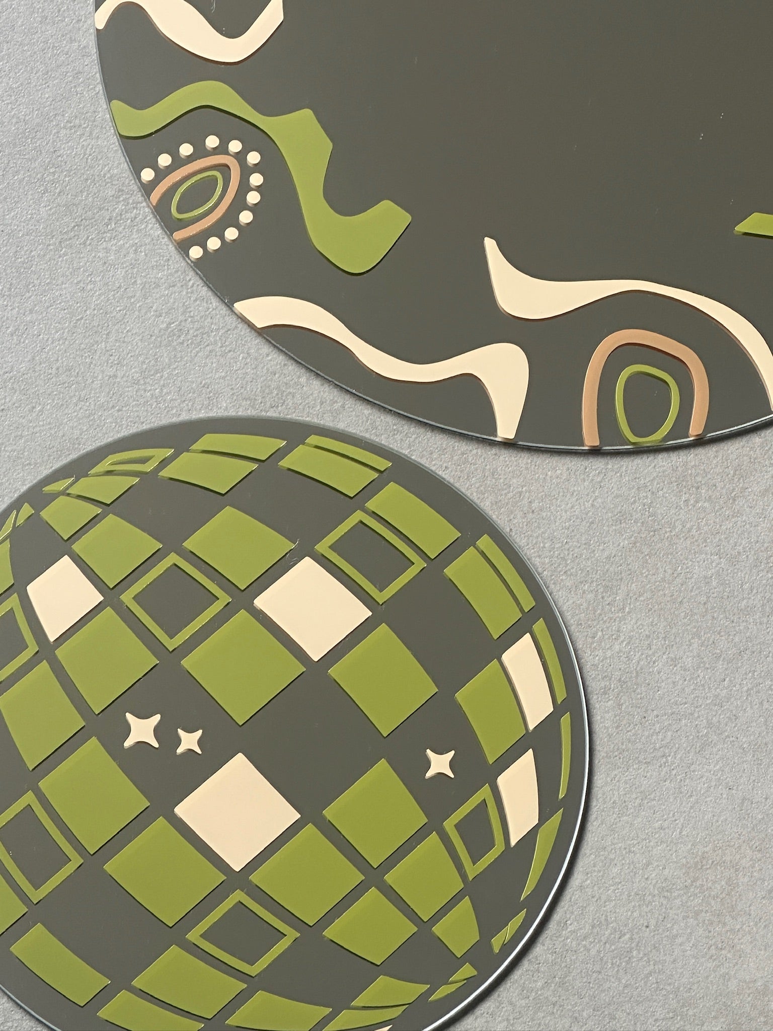 Discoball spiegel olive green sand