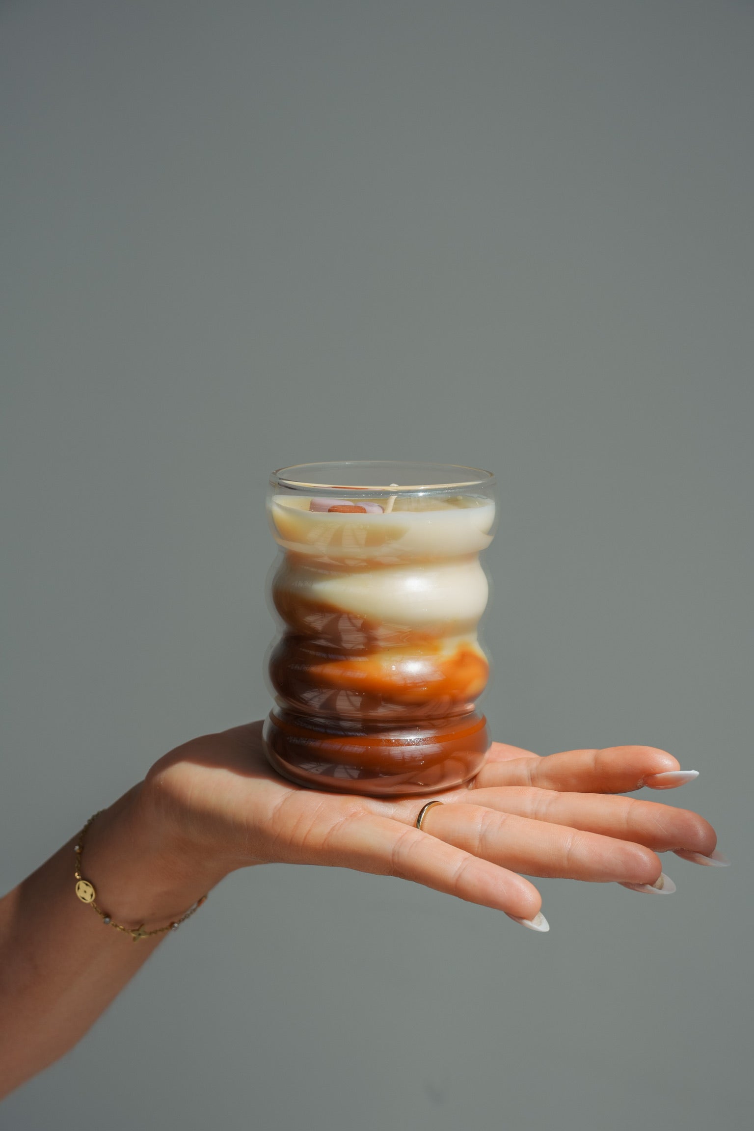 Mirror candle plate 'burn bright' + candle 'caramel cappuccino’