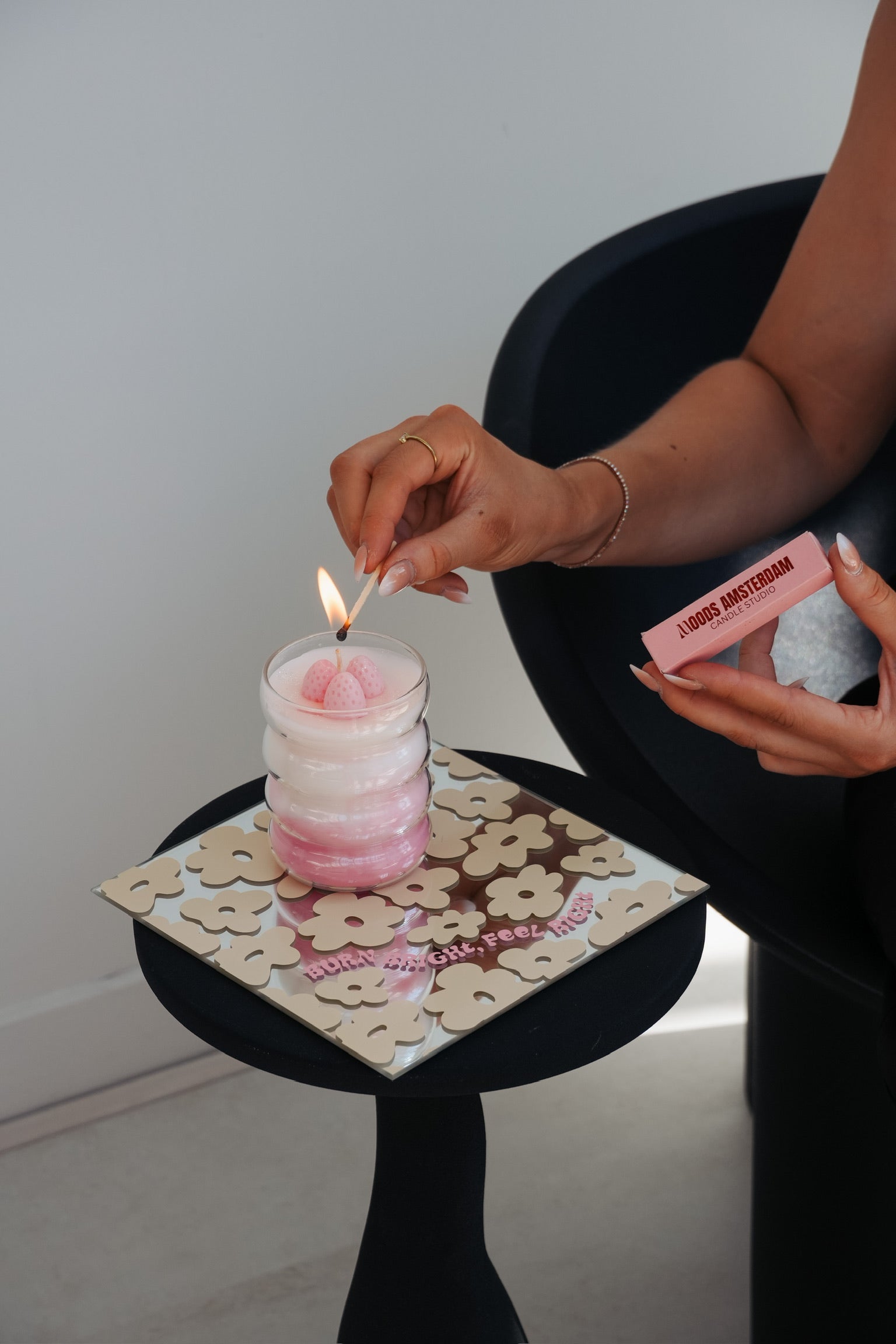 Mirror candle plate 'burn bright' + candle 'strawberry milkshake'
