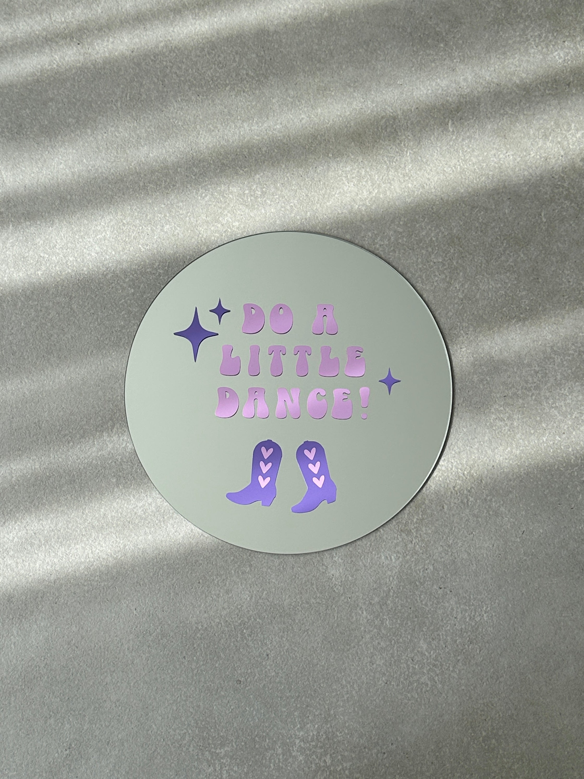Spiegel met tekst do a little dance in lila met cowboy boots in purple