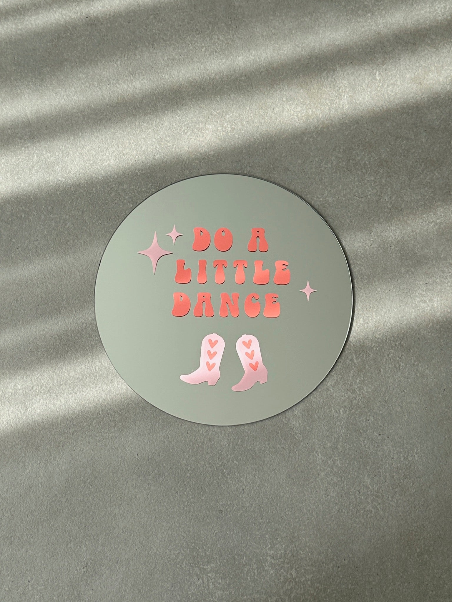 Spiegel met tekst do a little dance in peach en cowboylaarzen in babypink