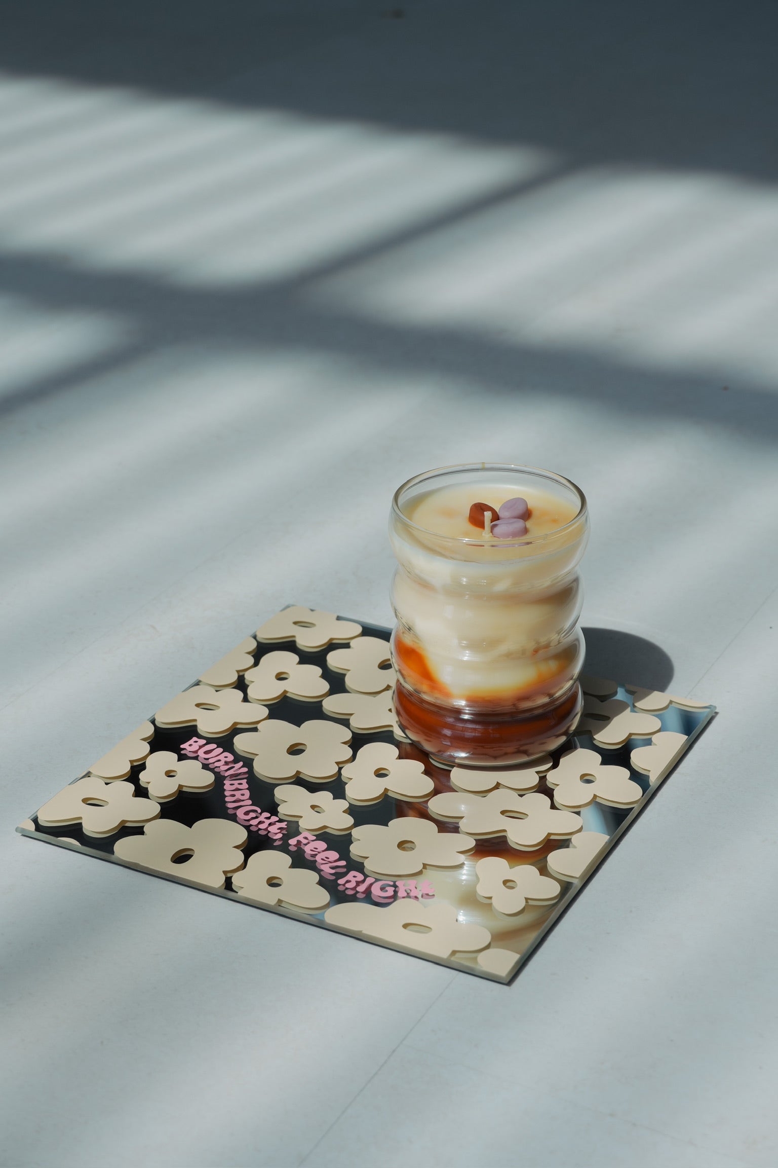 Mirror candle plate 'burn bright' + candle 'caramel cappuccino’